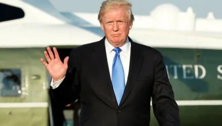 Trump’ın Federal Çalışanları Görevden Alma Yetkisi Tartışma Yarattı