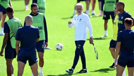 Fenerbahçe’de Mourinho’nun üçlü savunma sistemi etkisini gösterdi