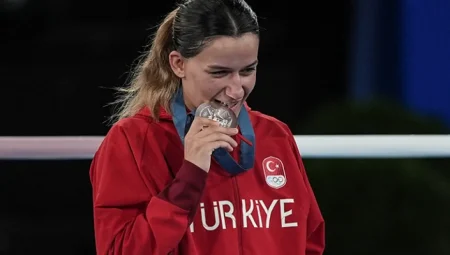 Milli Boksör Hatice Akbaş, Dünya Şampiyonası’nda Gümüş Madalya Kazandı