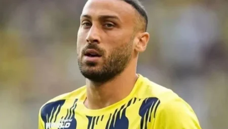 Cenk Tosun’un Japonya’ya transferi iptal oldu, Fenerbahçe’de formaya göz kırpıyor