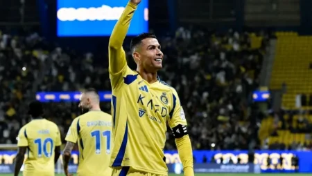 Cristiano Ronaldo, 1000 gol hedefi için Al Nassr’da kalıyor: 2 yıllık yeni sözleşme yolda