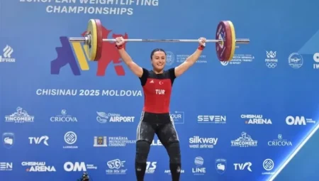 Avrupa Halter Şampiyonası’nda Aysel Özkan’dan altın ve gümüş madalya birden