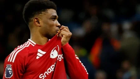 Manchester United’dan 4-2’den geri dönüşle tarihi zafer: Lyon’u 5-4 mağlup etti